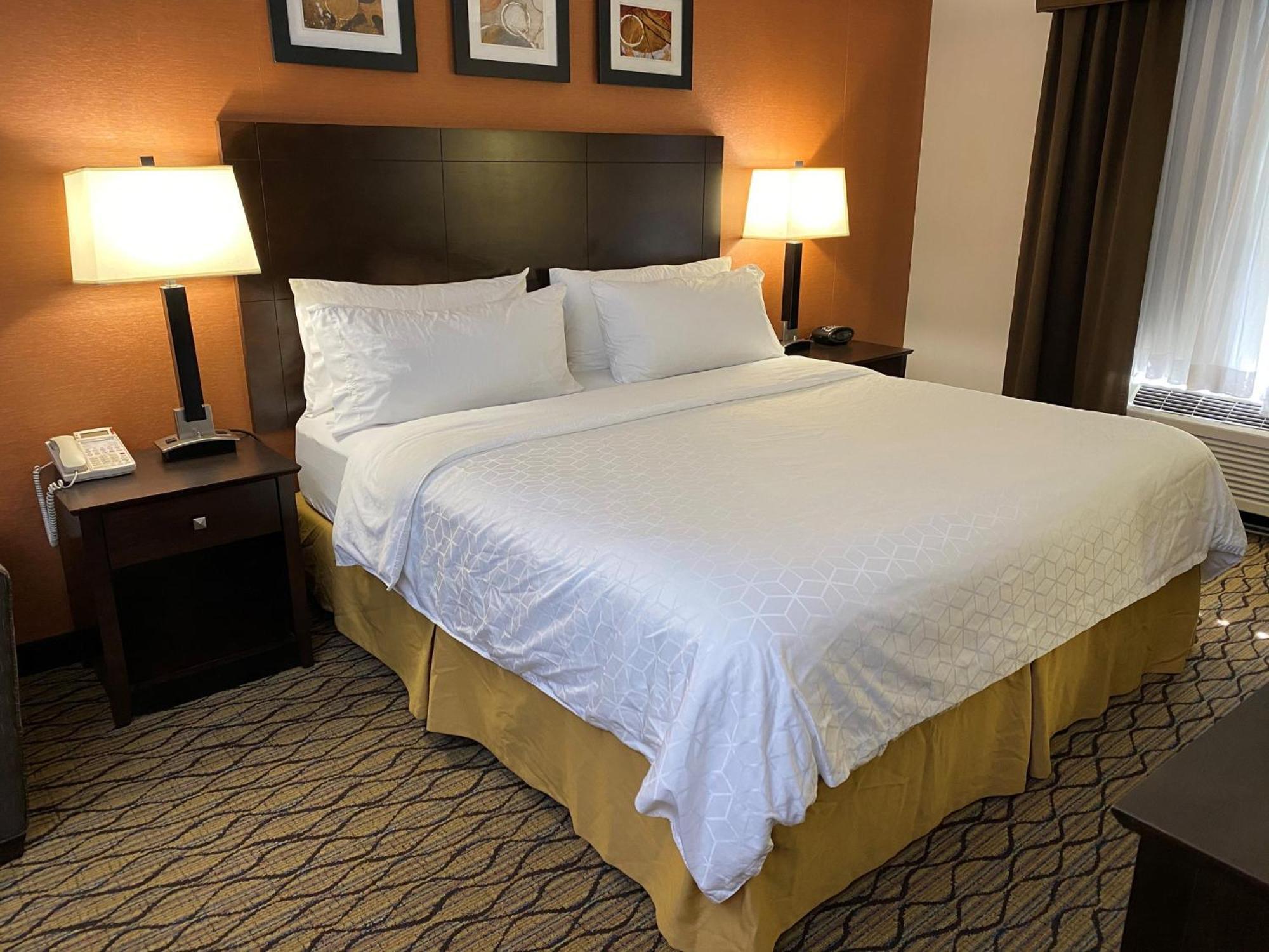 Holiday Inn Express Danbury I-84, An Ihg Hotel Экстерьер фото
